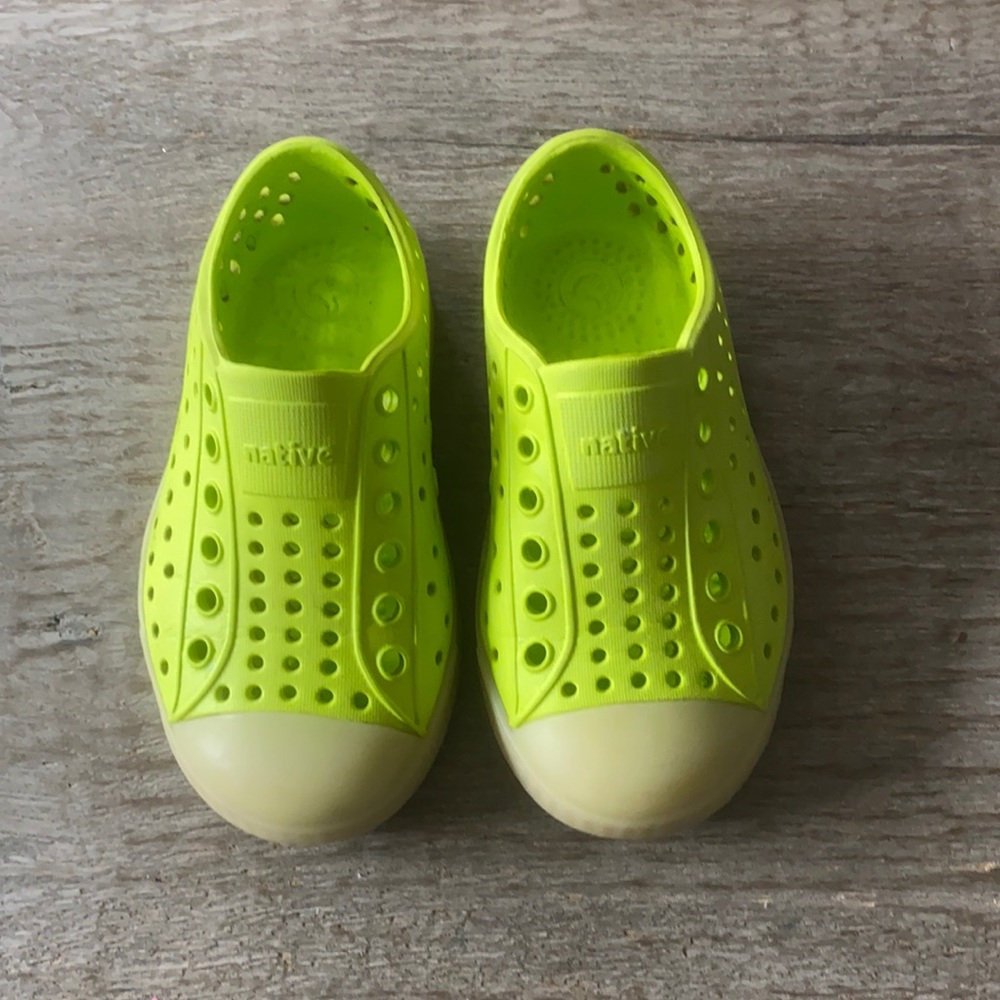 Green native shoes toddler size 7